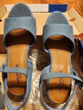 Womens Arizona Jean Company Light Blue Denim Open-Toe Block Heel Sandals